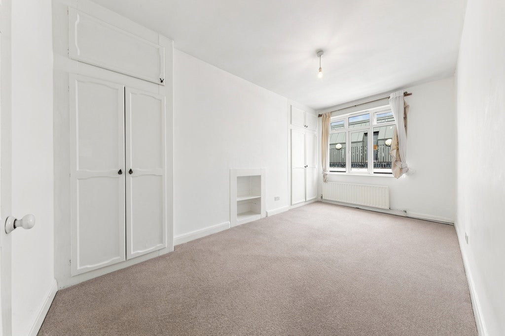 Flat Tudor Grove in Greater London