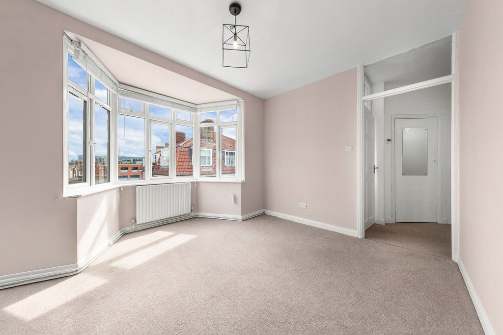 Flat Tudor Grove in Greater London