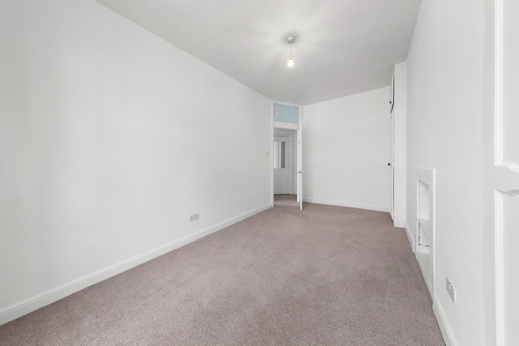 Flat Tudor Grove in Greater London