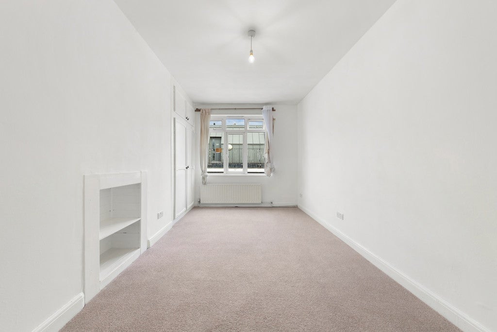 Flat Tudor Grove in Greater London