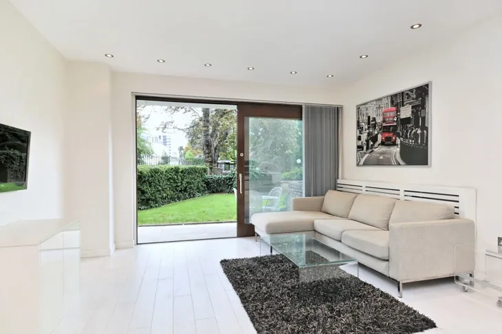 Flat Hall Road in City of Westminster