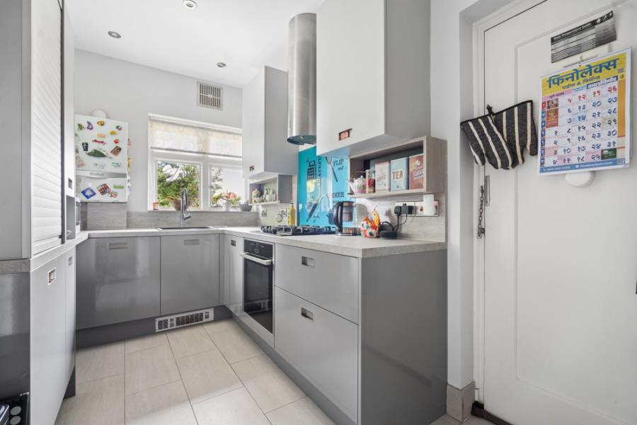 Flat Elm Park Court in Greater London