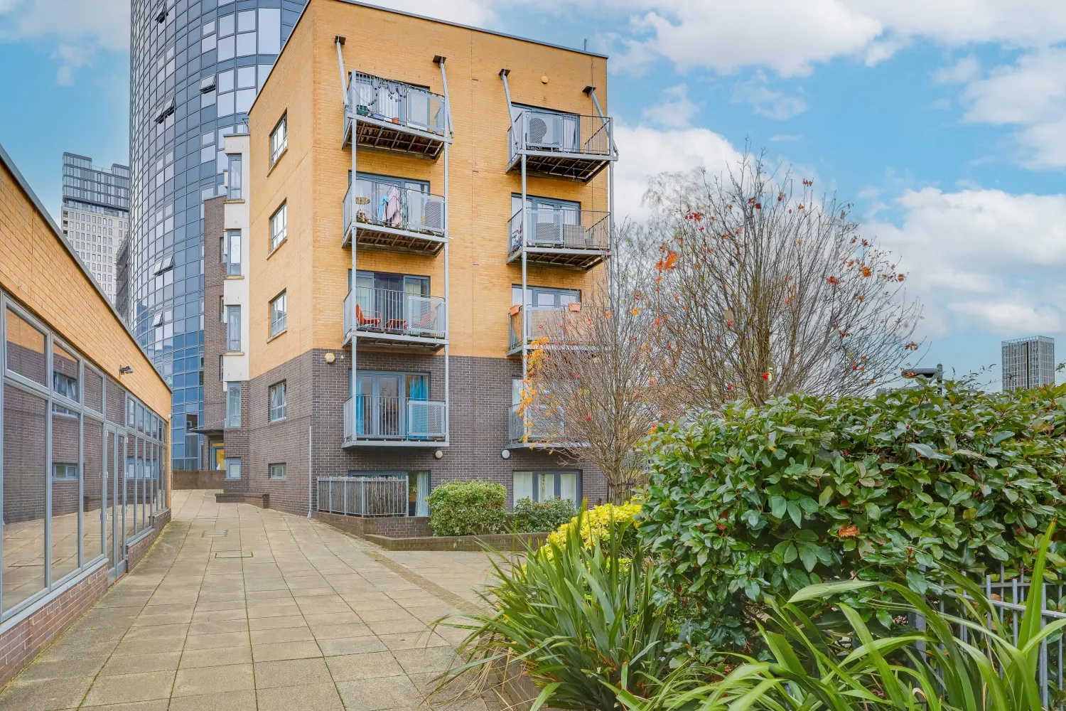 Flat Angel Lane in Greater London