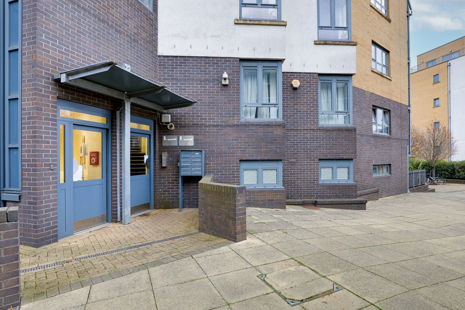 Flat Angel Lane in Greater London