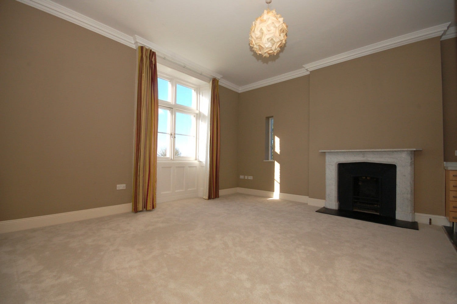 Flat Lashbrooks Road in Wealden