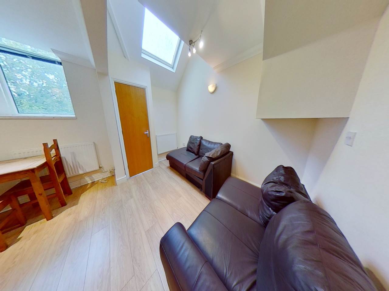 Room Richmond Road in Cardiff