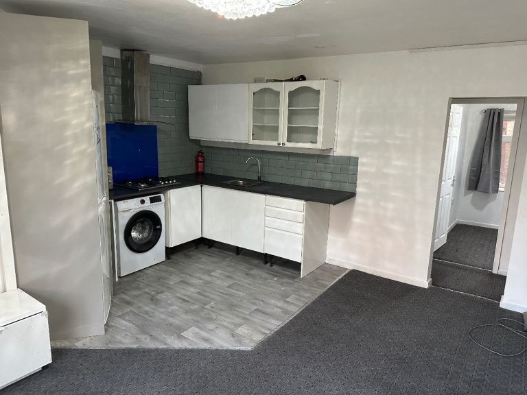 Flat Buckhurst Road in Manchester
