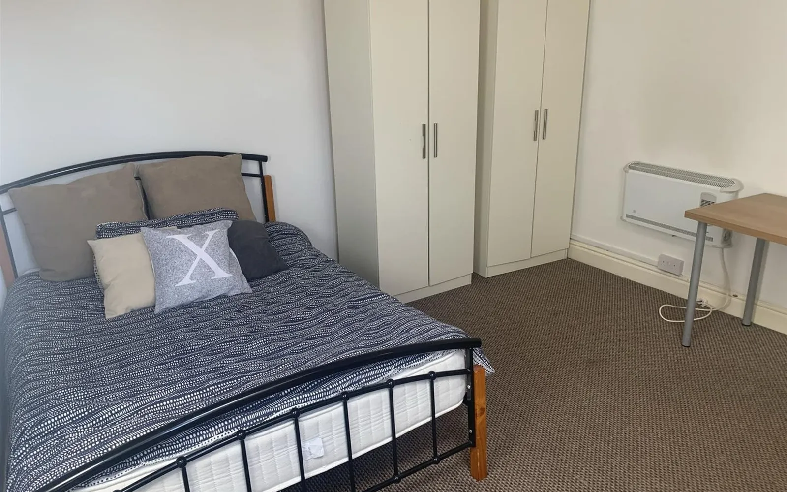 Room Holyhead Road in Coventry
