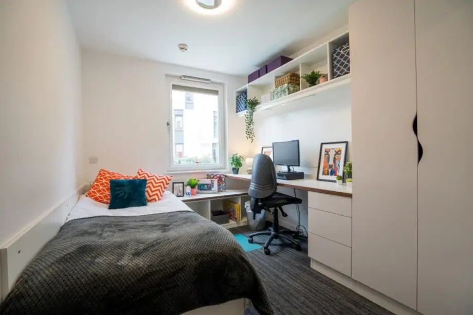 Flat Alma Close in Nottingham