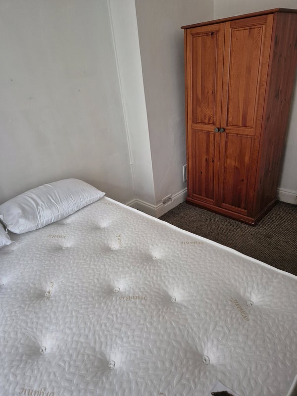 Room Shroffold Road in Greater London