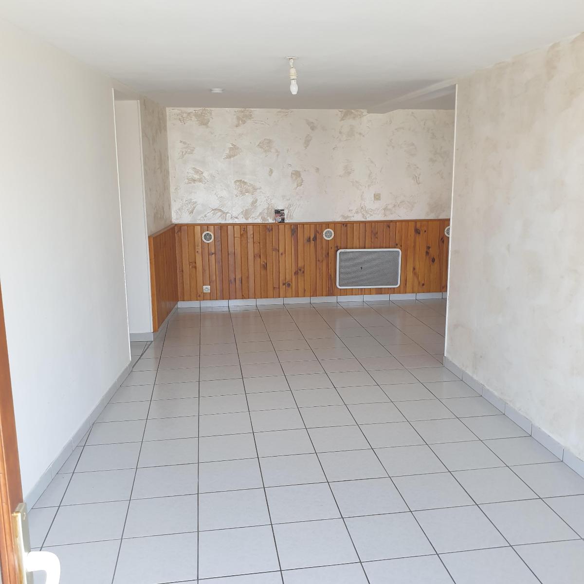 Appartement Route de Bard à Écotay-l'Olme