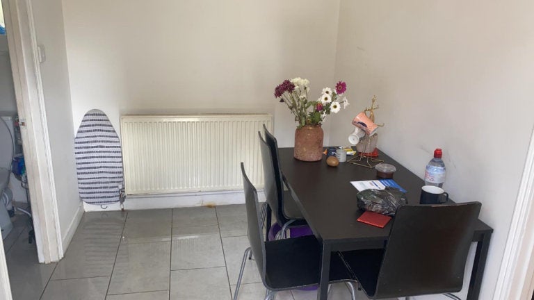 Flat Glencoe Avenue in Greater London