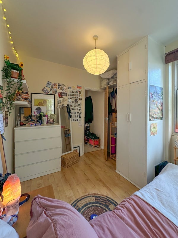 Room Bethwin Road in Greater London