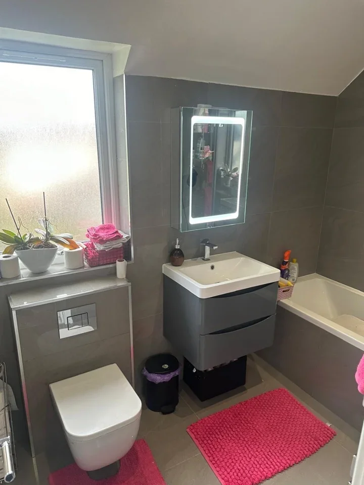 Room Cree Way in Greater London