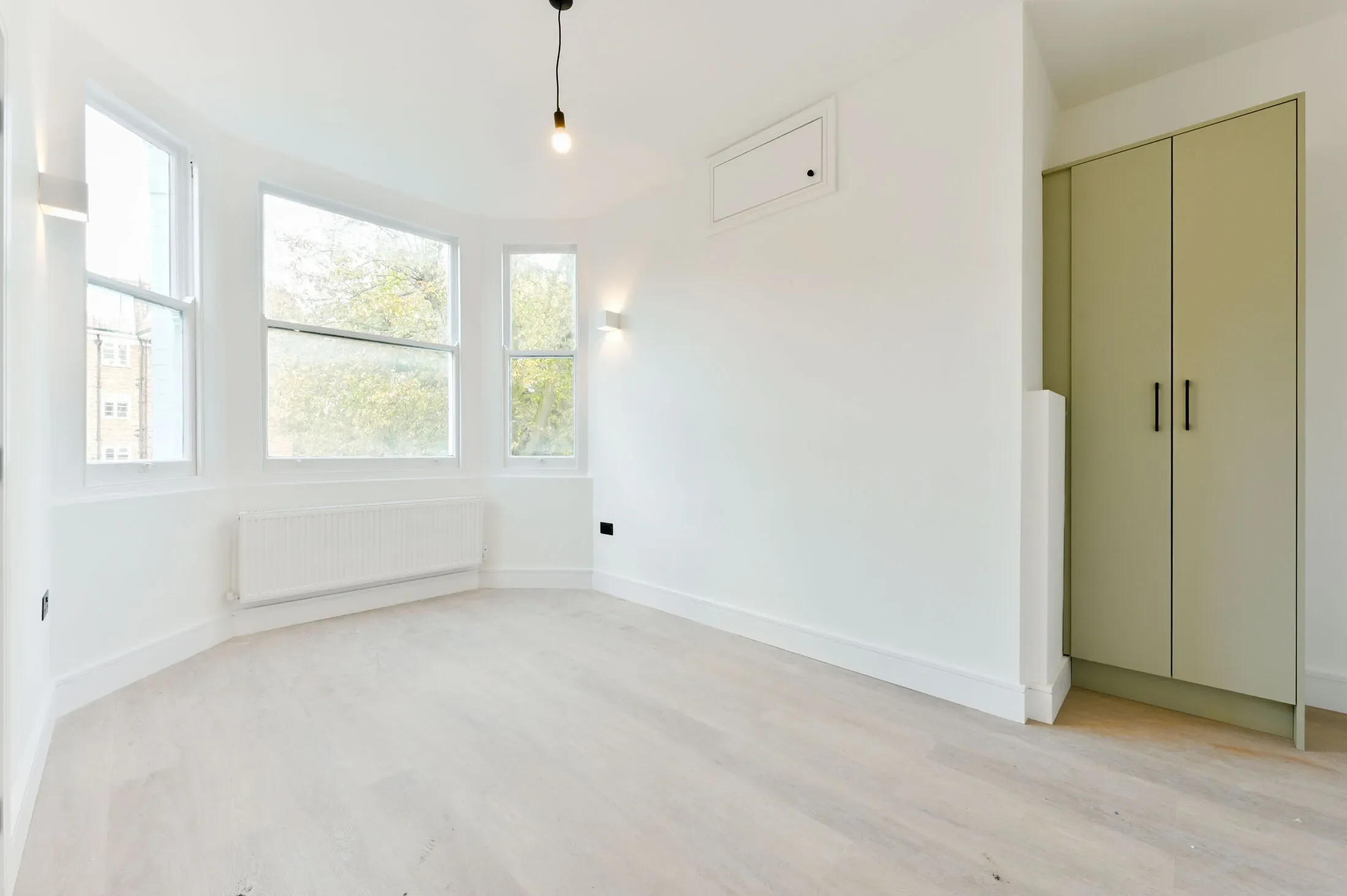 Flat Montpelier Road in Greater London