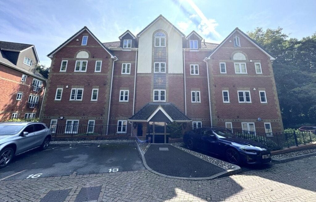 Flat King George V Playing Fields in Basingstoke and Deane