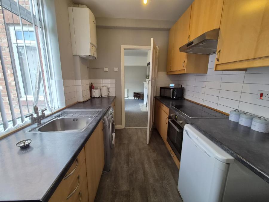 Flat Chatsworth Gardens in Newcastle upon Tyne