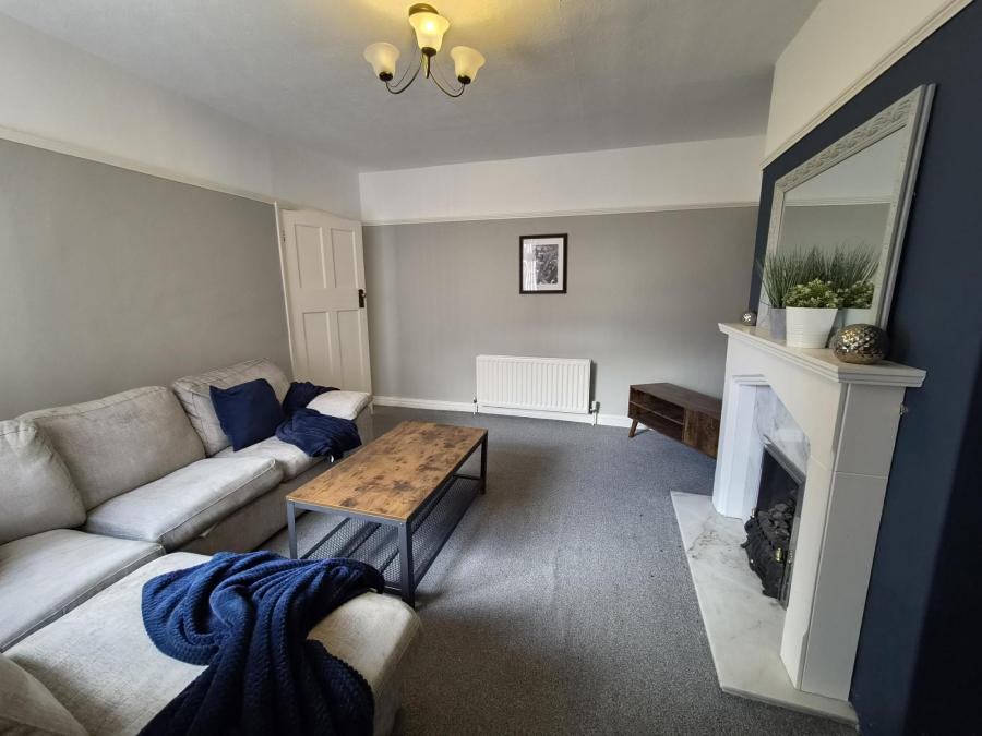 Flat Chatsworth Gardens in Newcastle upon Tyne