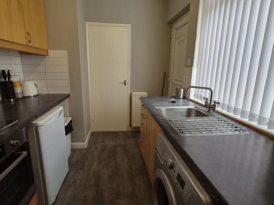 Flat Chatsworth Gardens in Newcastle upon Tyne
