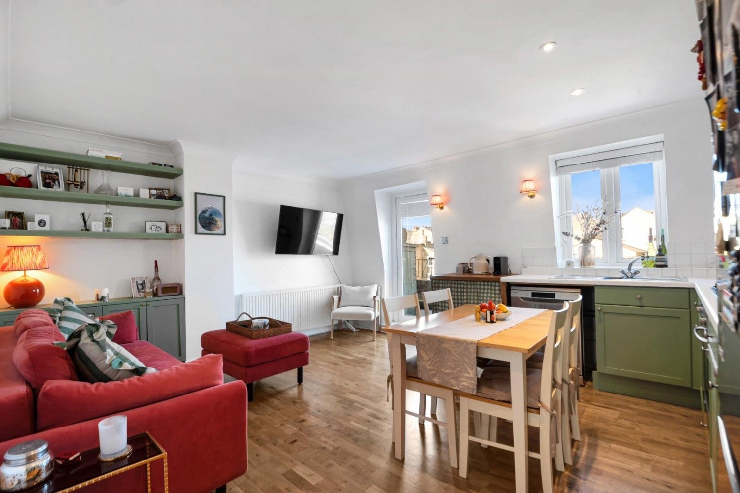 Flat Springdale Road in Greater London