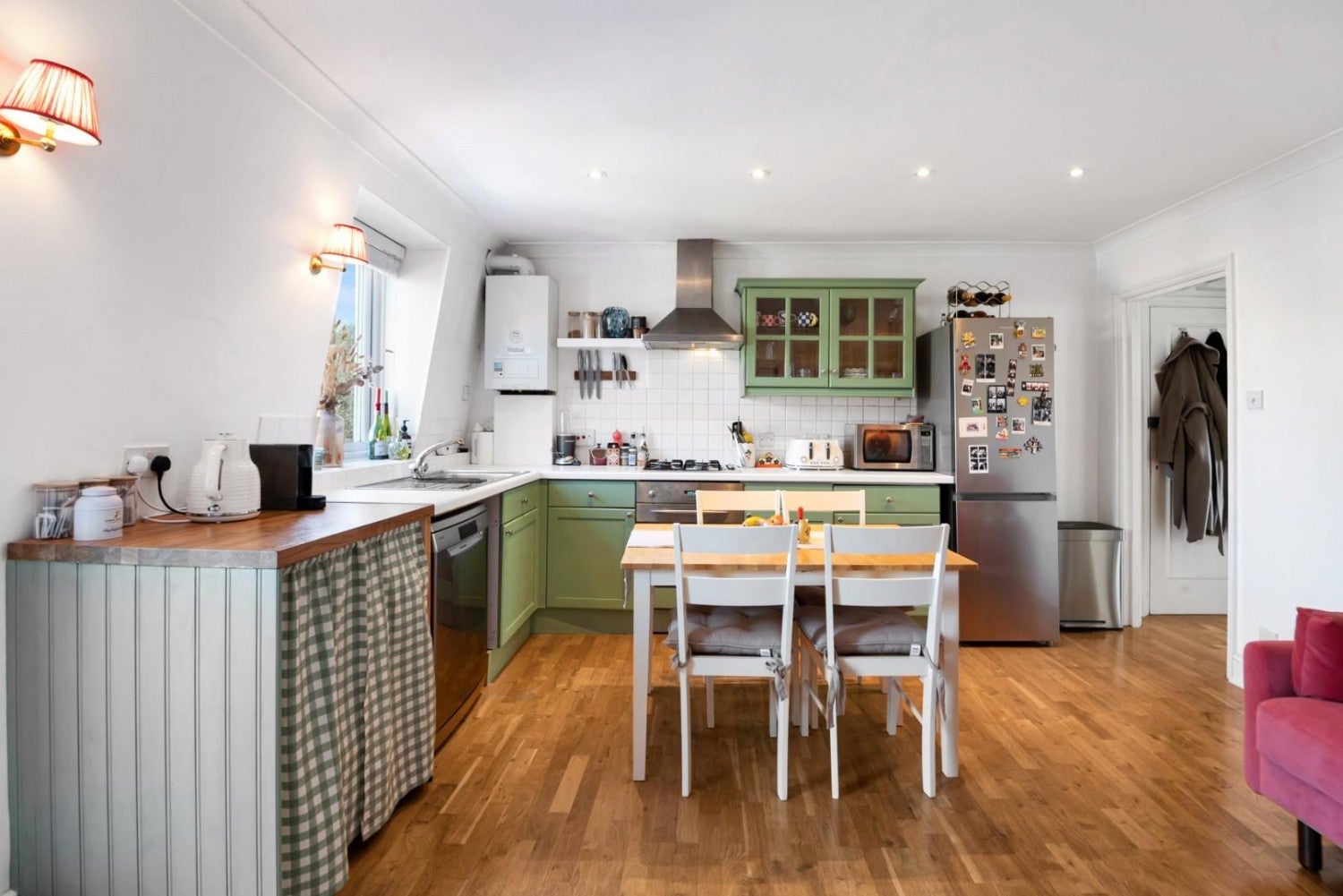 Flat Springdale Road in Greater London