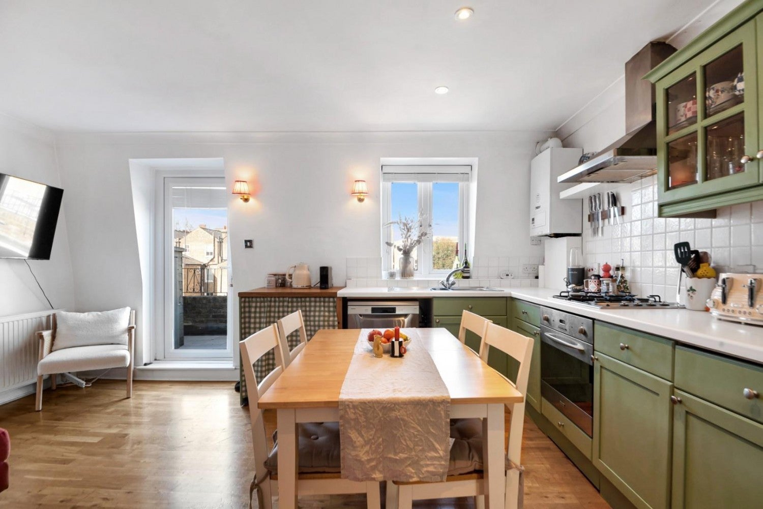 Flat Springdale Road in Greater London