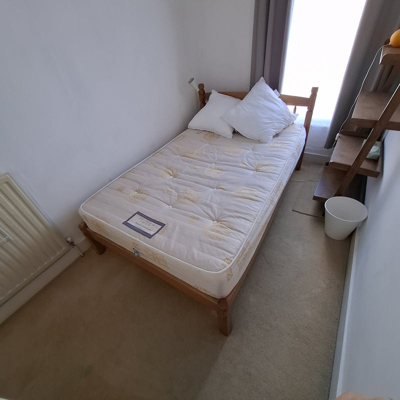 Room Glenfield Road in Greater London