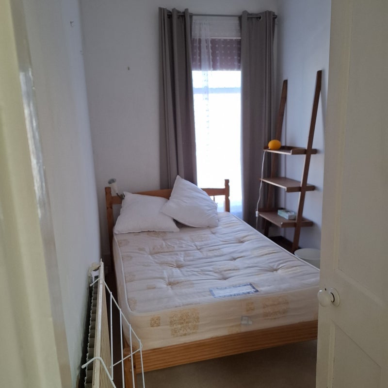 Room Glenfield Road in Greater London