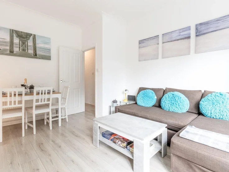 Flat Pleasant Road in Southend-on-Sea