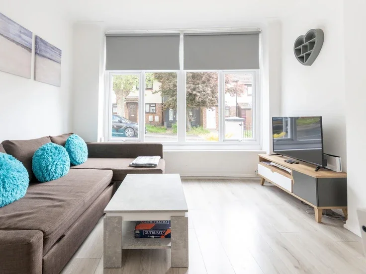 Flat Pleasant Road in Southend-on-Sea