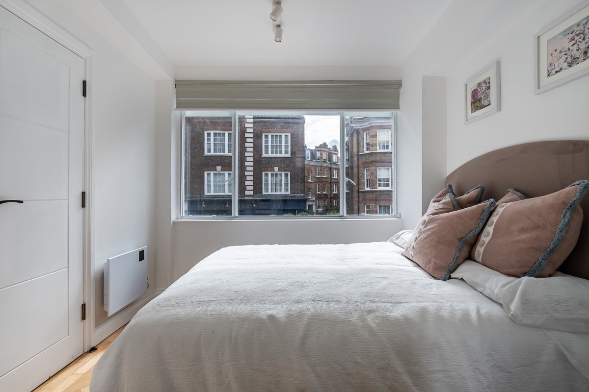 Flat Kensington Church Street in Greater London