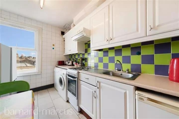 Room Kennington Road in Greater London