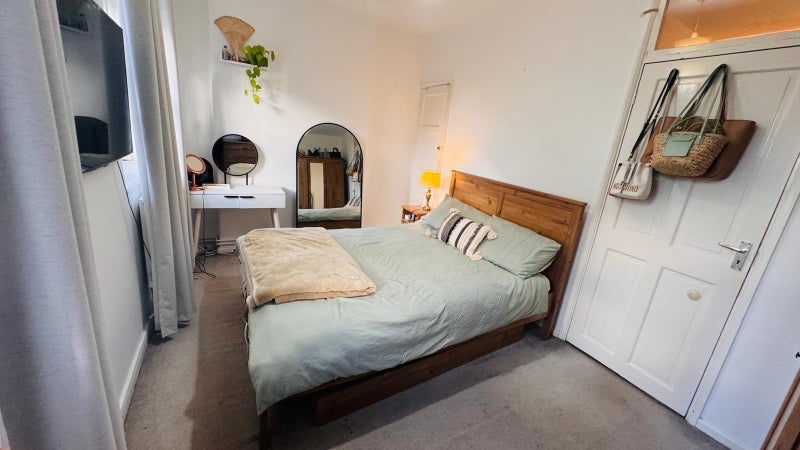 Room Worsopp Drive in Greater London