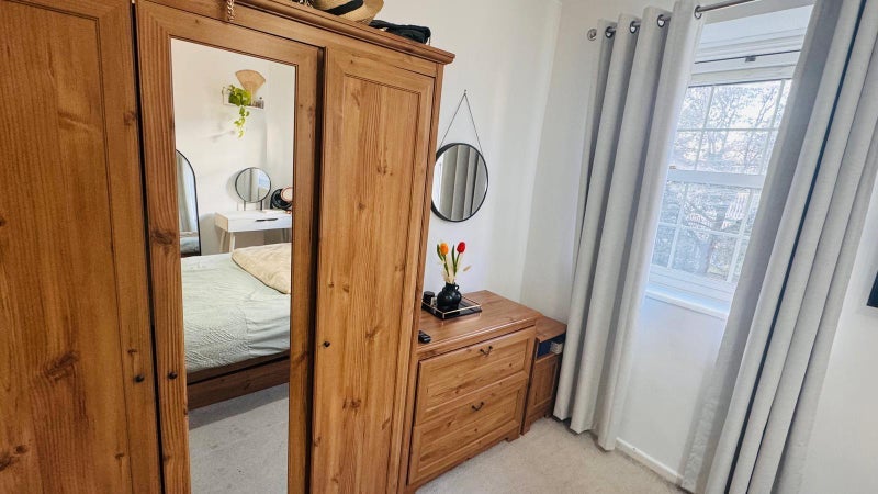 Room Worsopp Drive in Greater London