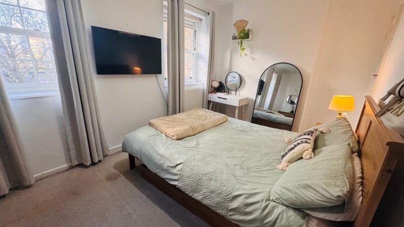 Room Worsopp Drive in Greater London