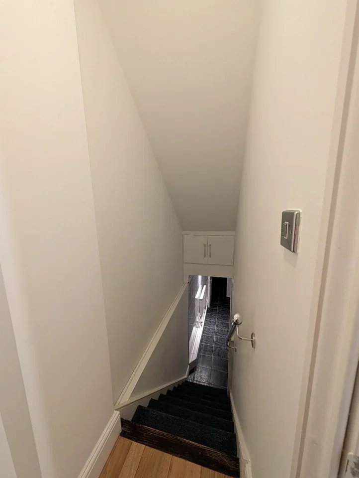 Flat Melrose Avenue in Greater London