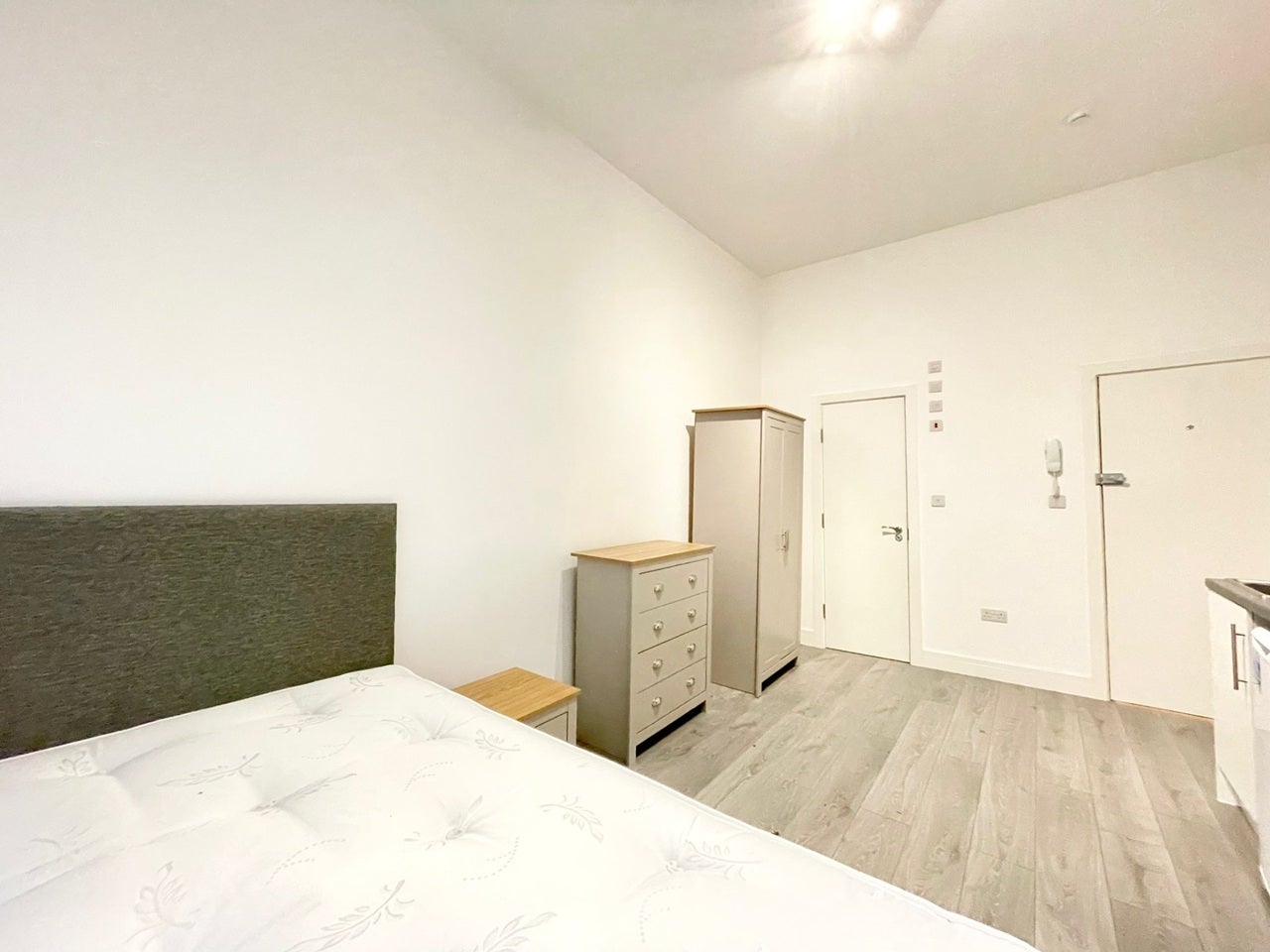 Flat Ladbroke Grove in Greater London