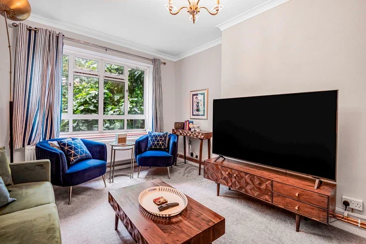 Flat Battersea Park Road in Greater London