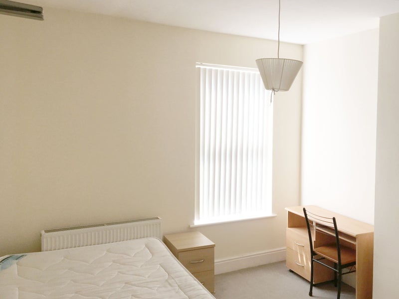 Room Walsingham Avenue in Manchester