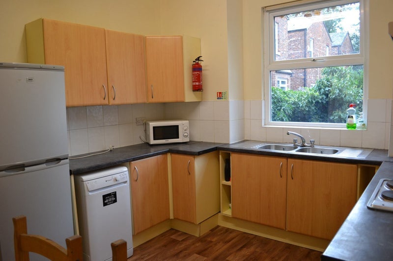 Room Walsingham Avenue in Manchester