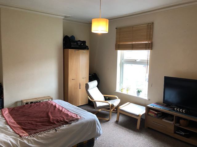 Room Walsingham Avenue in Manchester