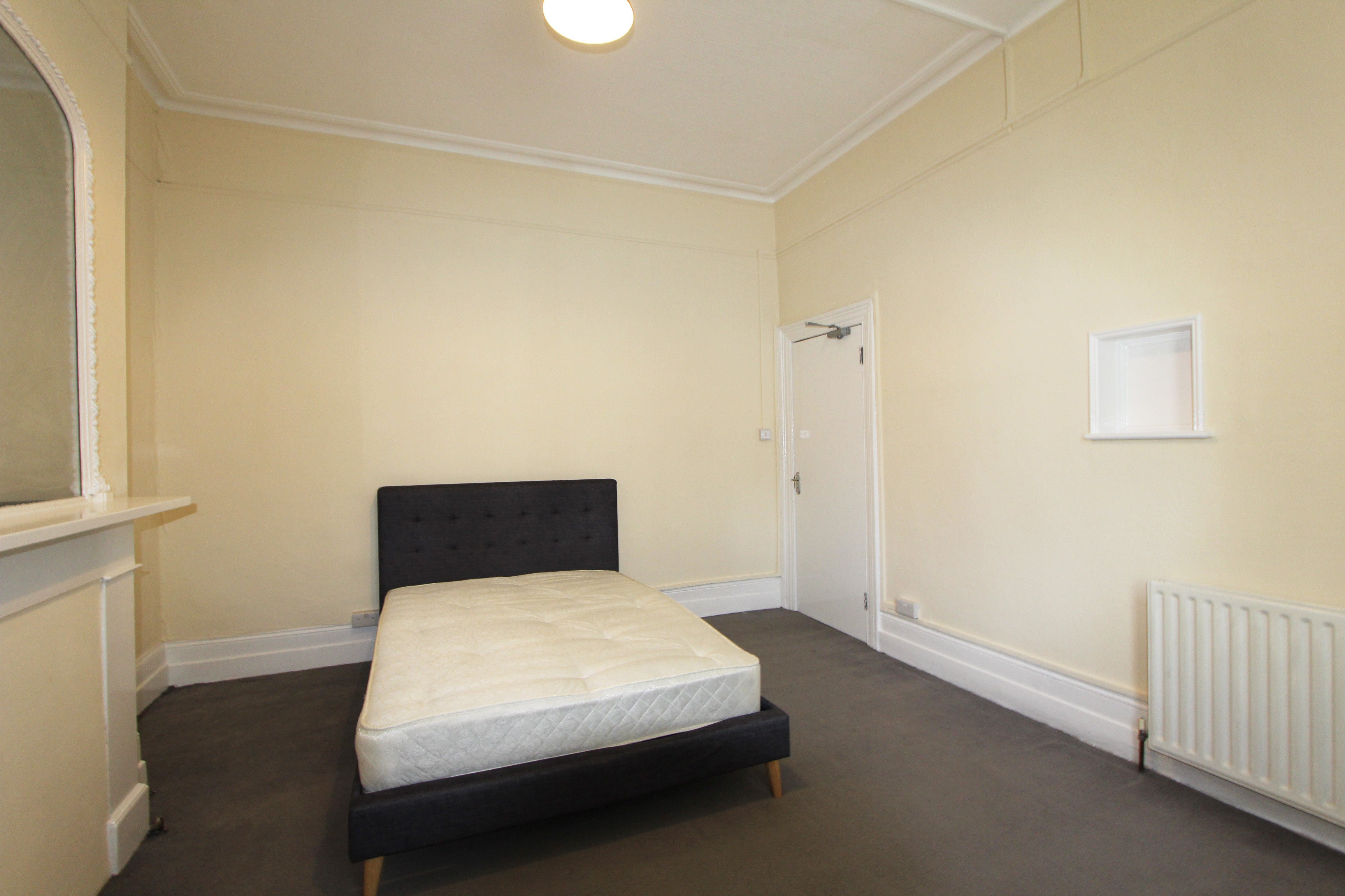 Flat Benbow Road in Greater London