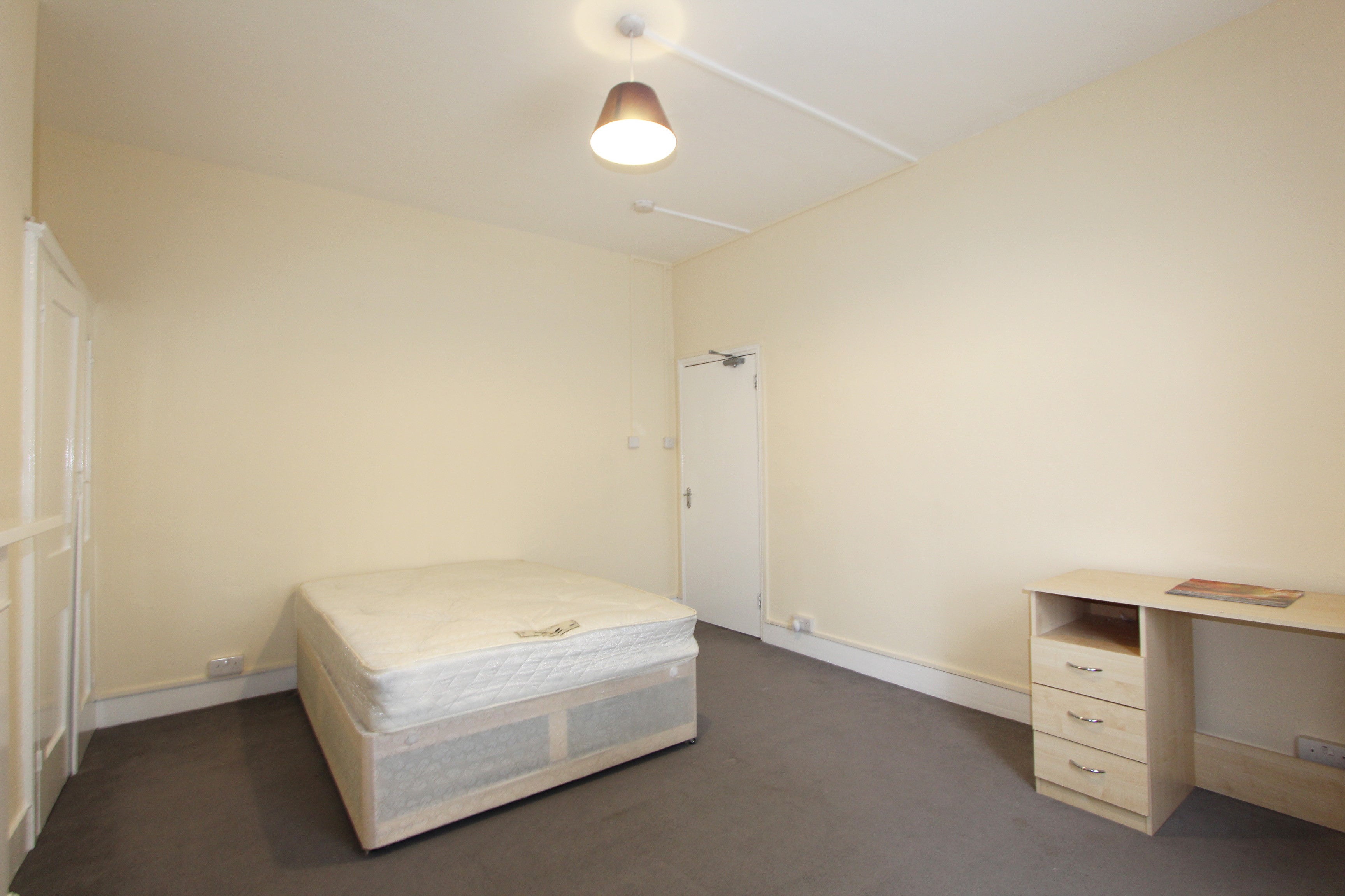 Flat Benbow Road in Greater London