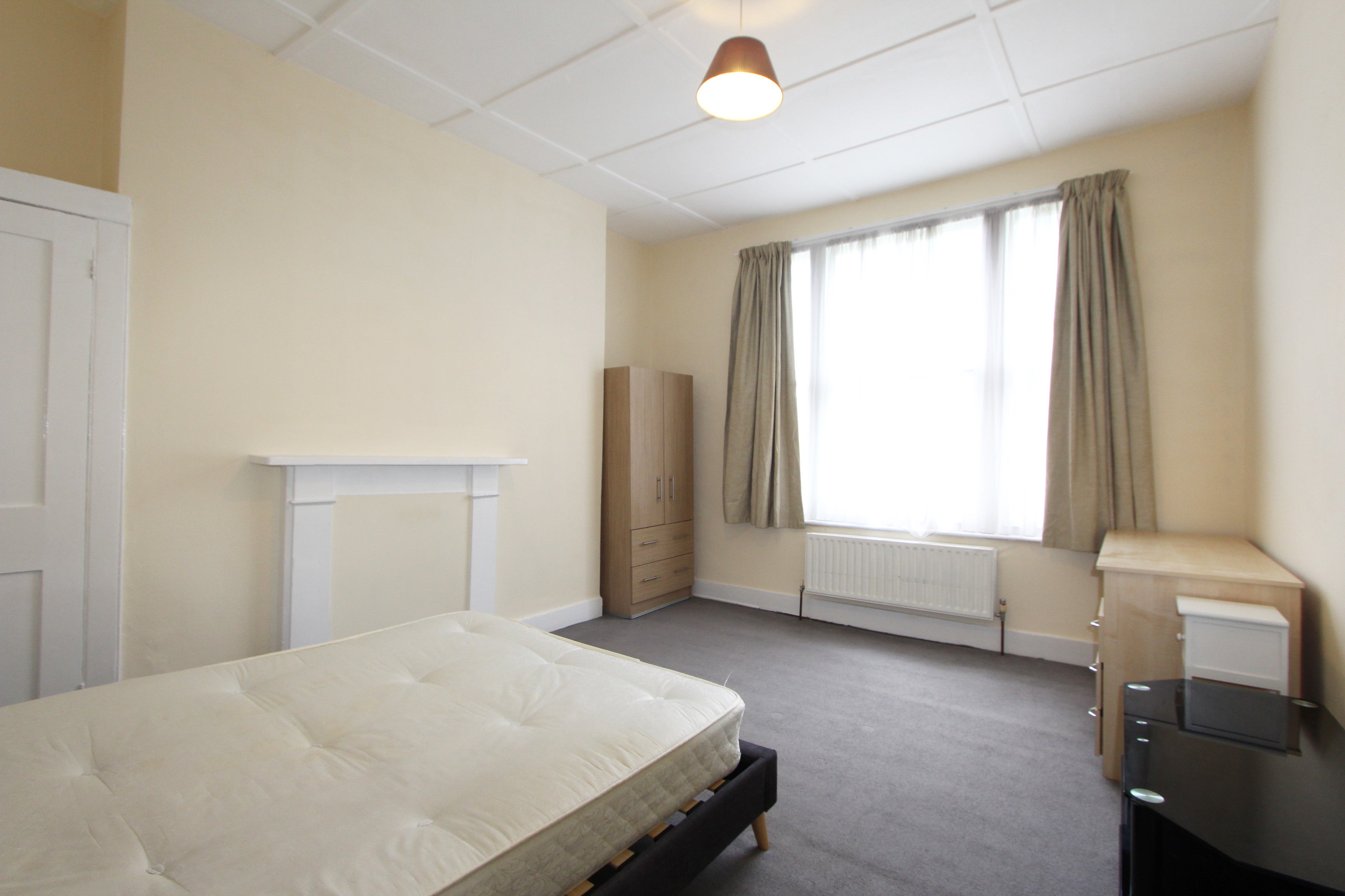 Flat Benbow Road in Greater London