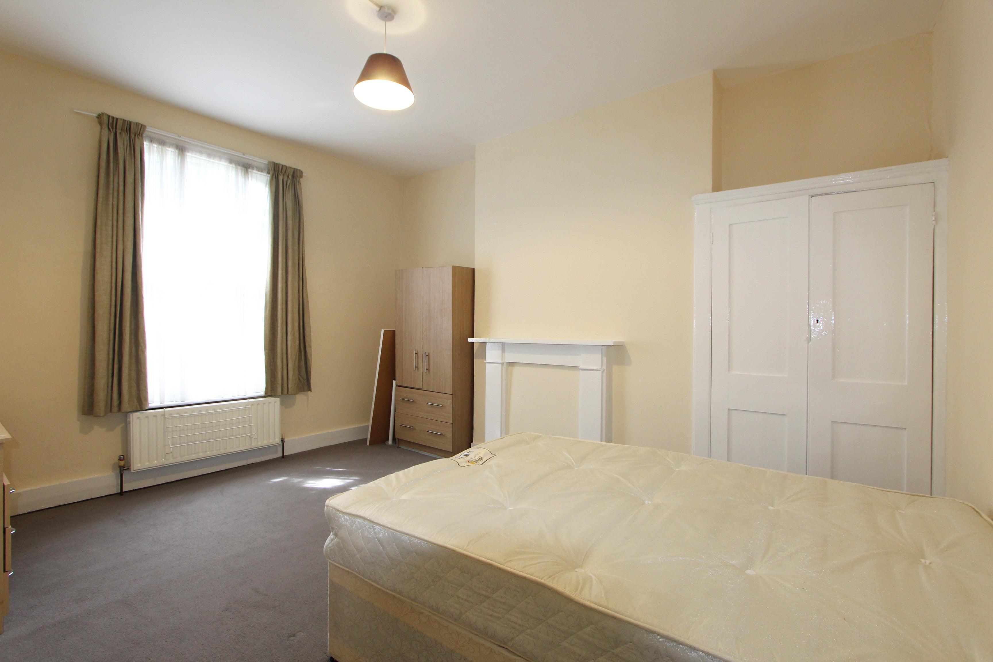 Flat Benbow Road in Greater London