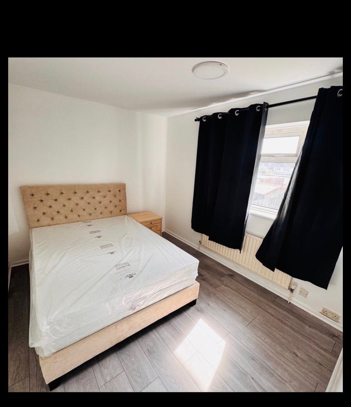 Room Rushetts Road in Crawley