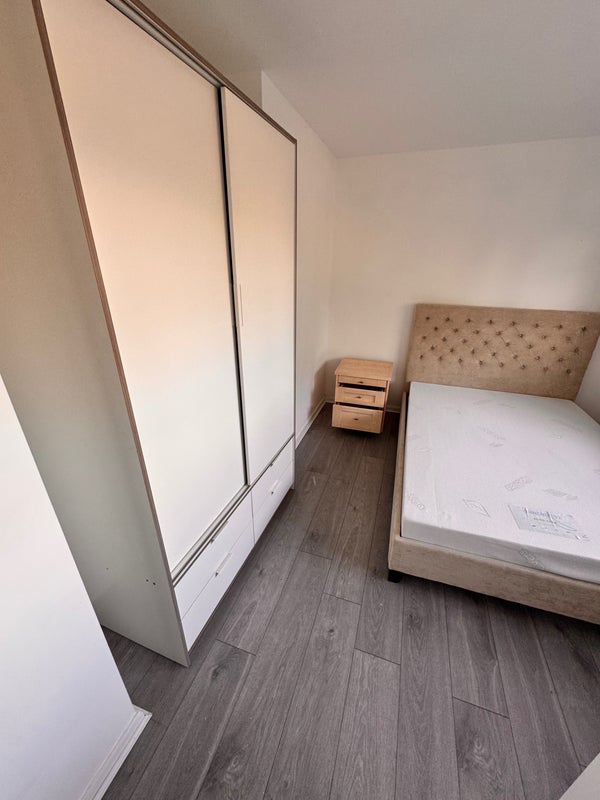 Room Rushetts Road in Crawley