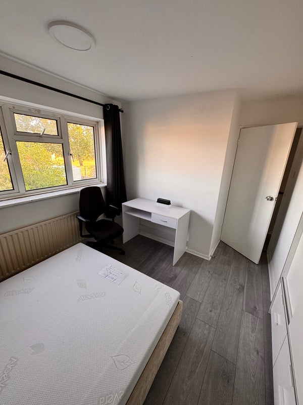 Room Rushetts Road in Crawley