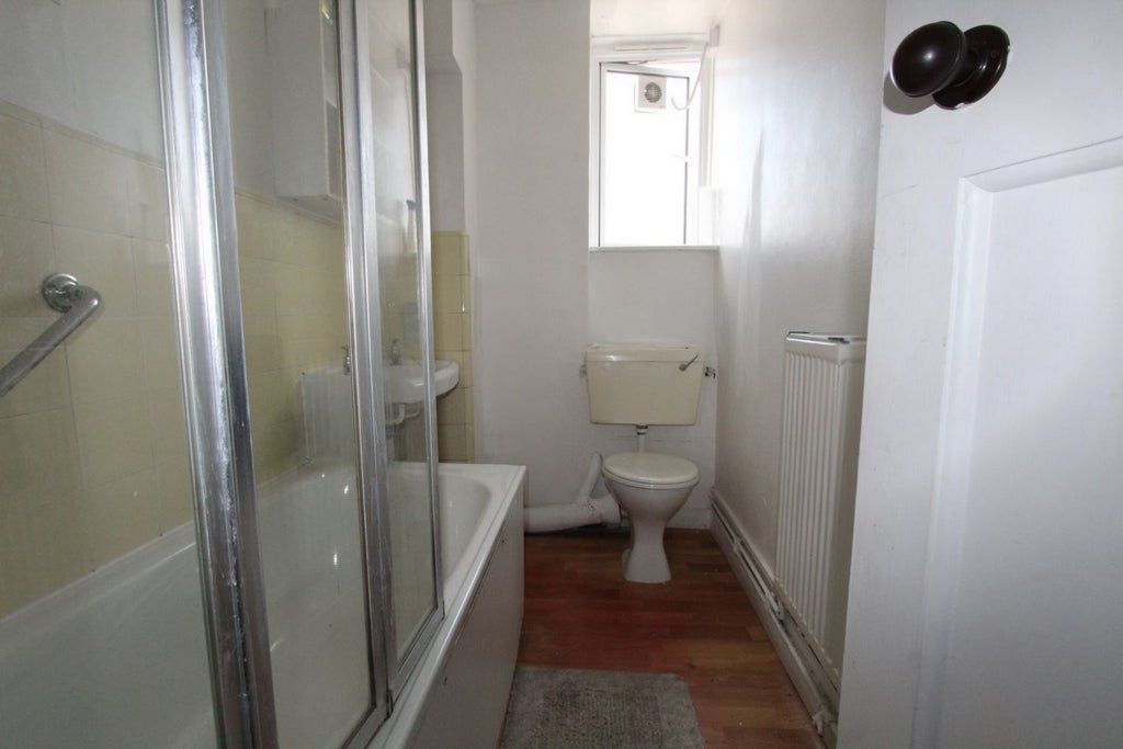 Room Globe Road in Greater London