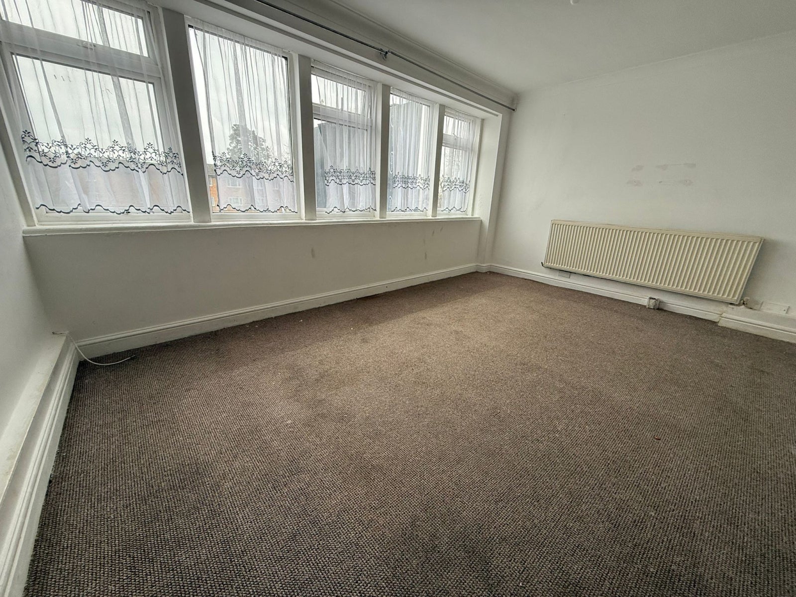 Flat Bath Road in Greater London